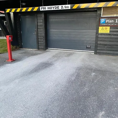 Sentrum, Terrasse Og Innendors Parkering Beitostolen