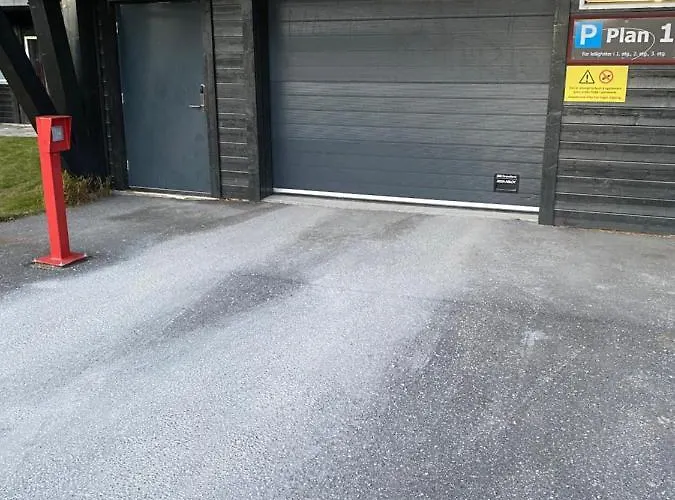 Sentrum, Terrasse Og Innendors Parkering Beitostolen